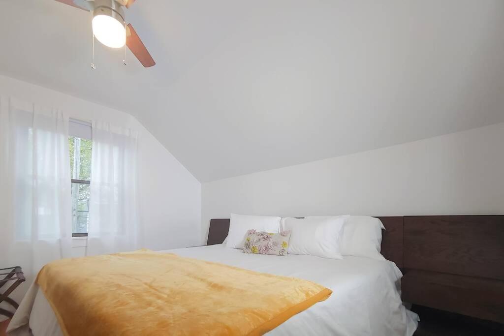 מניסטי Historic W/Deck, King Bed & Air By Lake Michigan מראה חיצוני תמונה